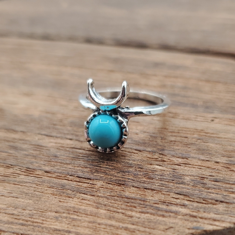 Silver‎ Tone Turquoise Ring Size 5 R824